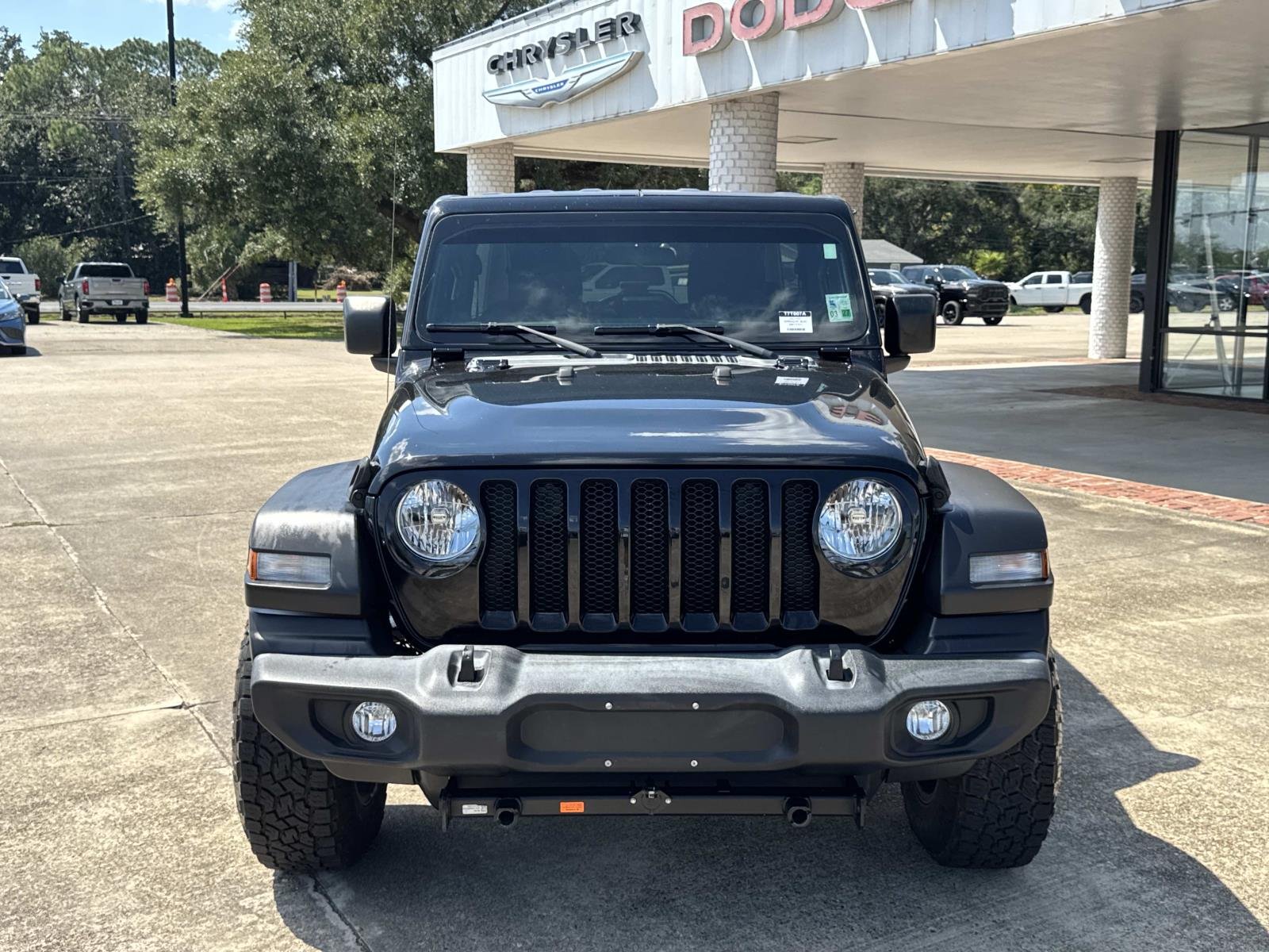 Used 2022 Black Jeep Unlimited Sport image 2