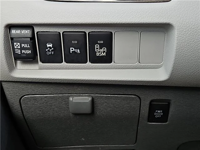 Used 2017 Predawn Gray Mica Toyota XLE 8 Passenger Front-wheel Drive Passenger image 13