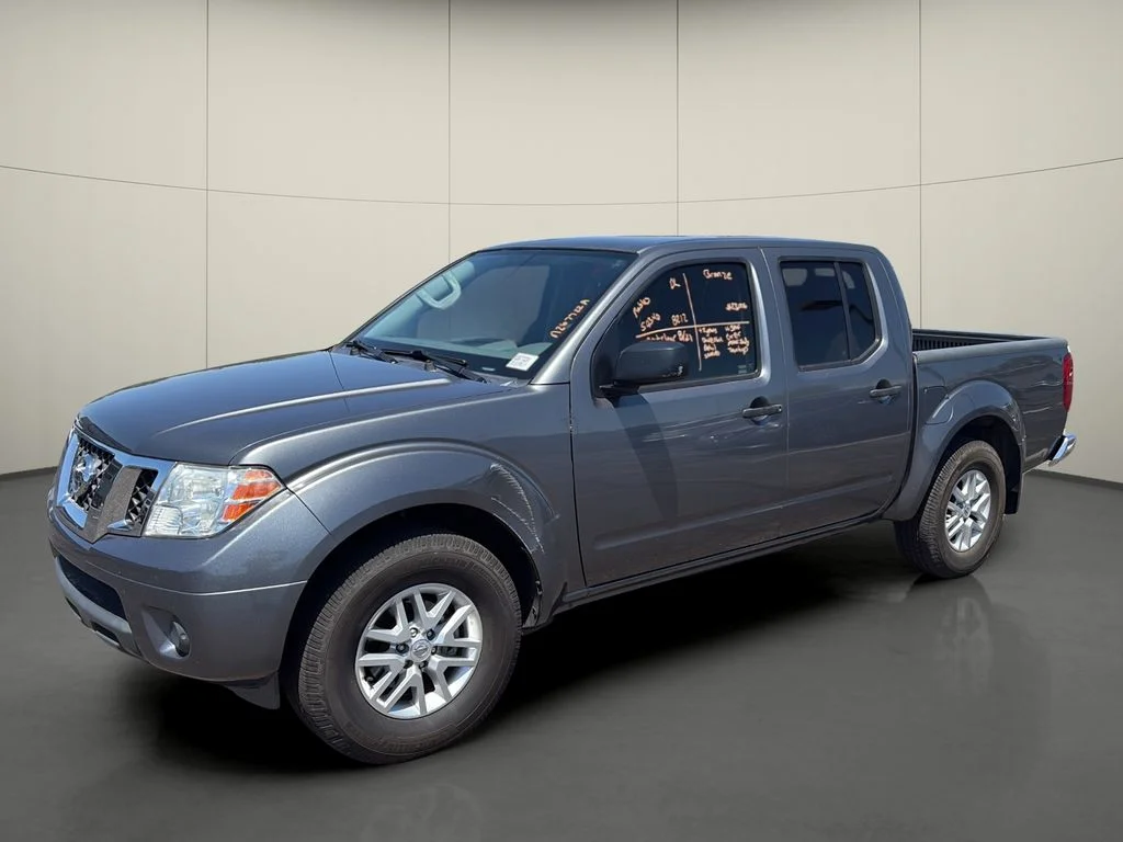 Used 2021 Gray Nissan SV image 3
