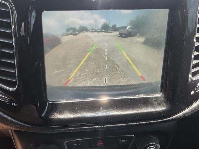 Used 2019 Granite Crystal Metallic Clearcoat Jeep Limited image 15