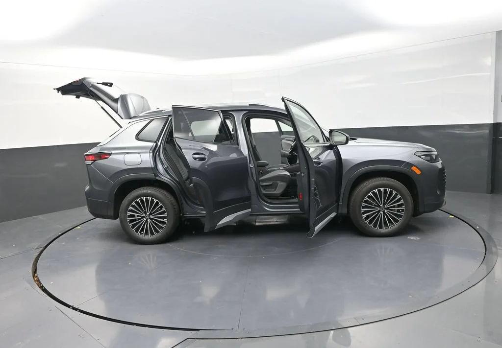 Used 2026  Volkswagen S image 36