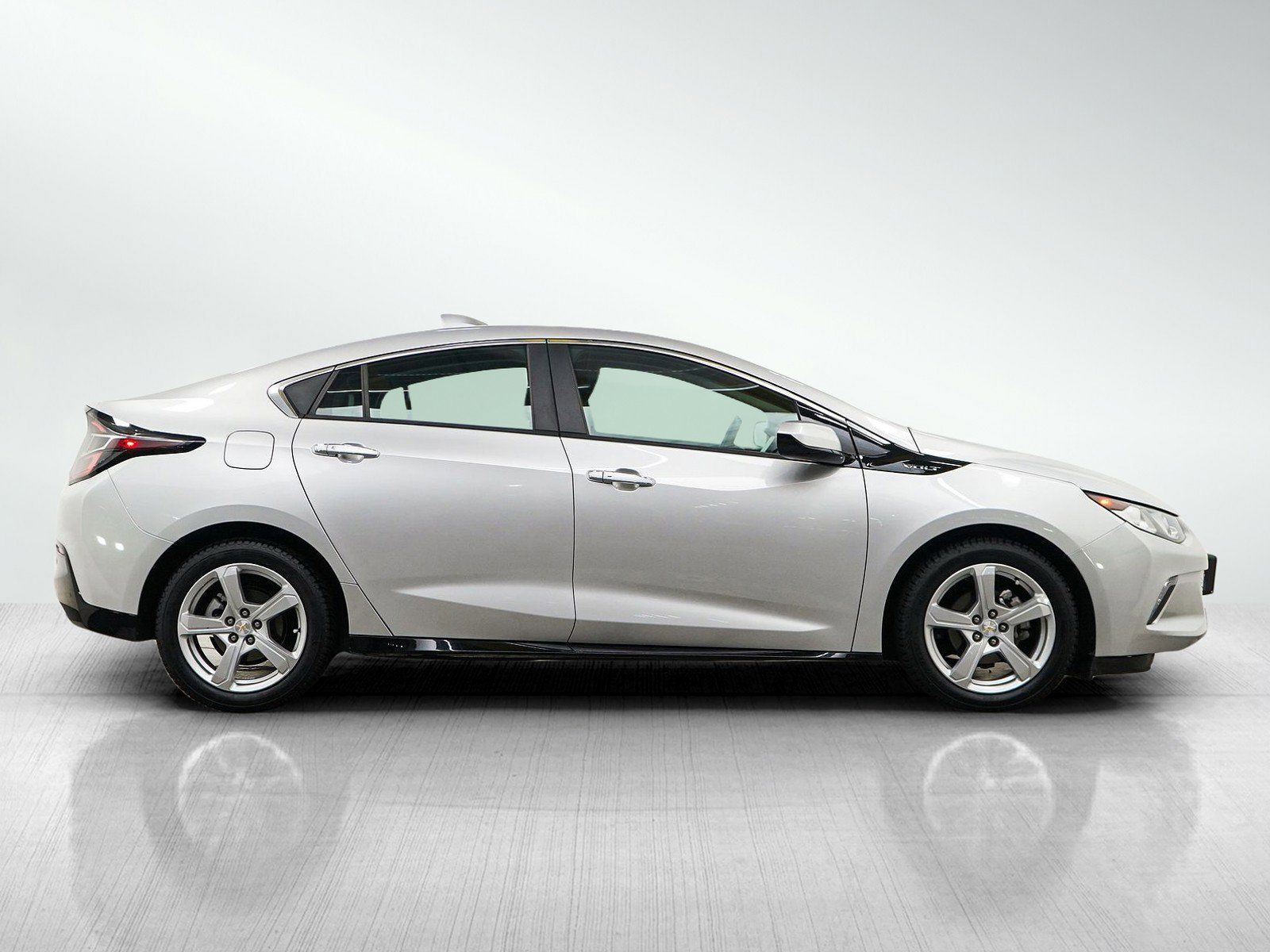 Used 2018 Silver Ice Metallic Chevrolet Lt image 6