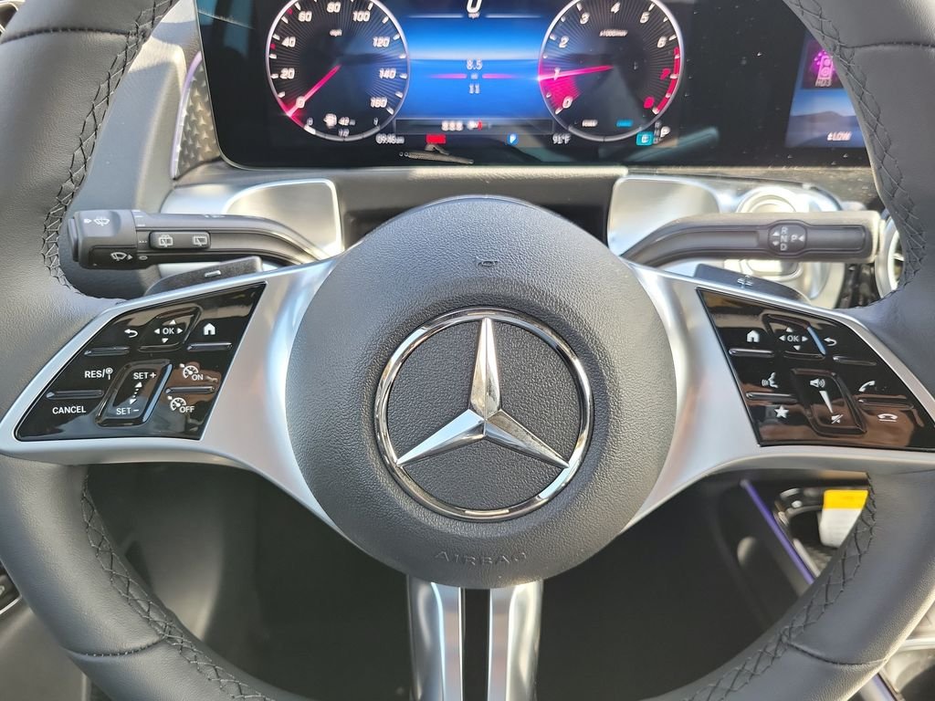 New 2026 Polar White Mercedes-Benz GLB 250 image 25