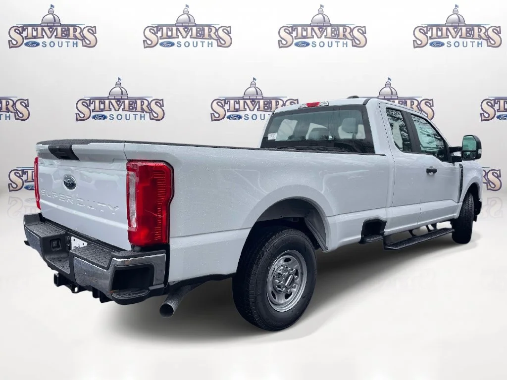 Used 2026 White Ford XL image 3