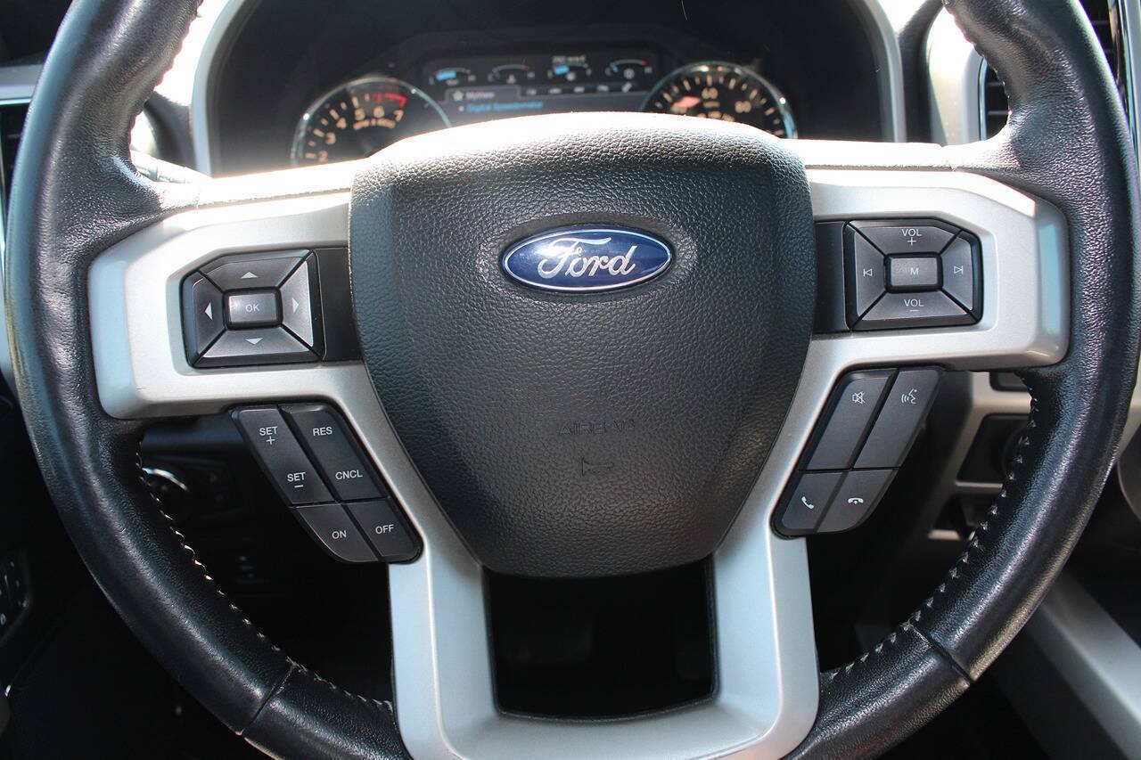 Used 2018 Magnetic Ford Lariat 4x4 4dr SuperCrew 5.5 ft. SB image 13