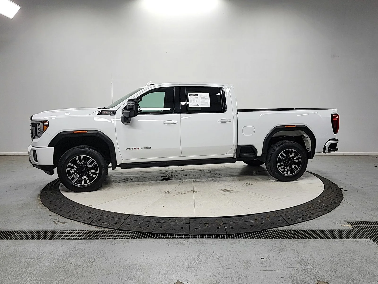 Used 2022 White GMC AT4 image 5