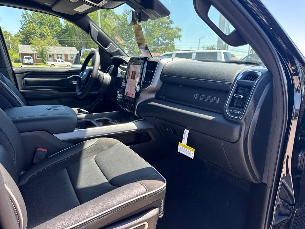 New 2026 Diamond Black Crystal Pearl-Coat Exterior Paint RAM Laramie image 25