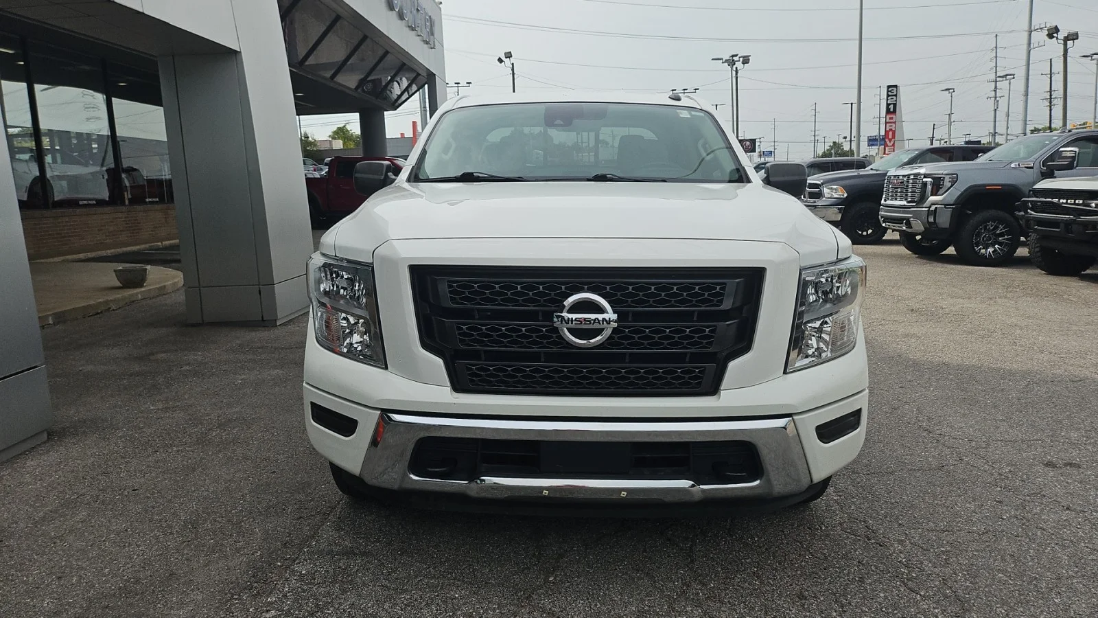 Used 2021 Glacier White Nissan SV 4WD image 7