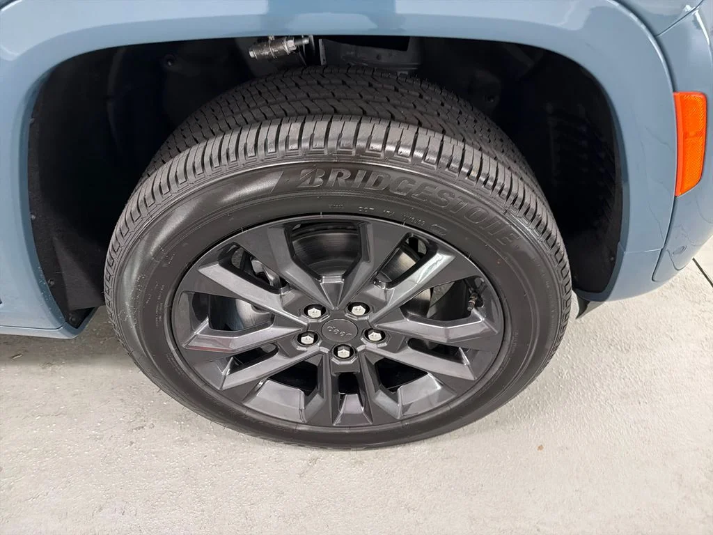 New 2026 Steel Blue Exterior Paint Jeep Limited Reserve image 4