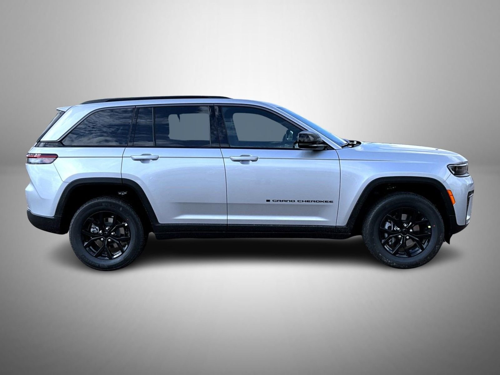 New 2026 Silver Zynith Jeep Altitude image 4