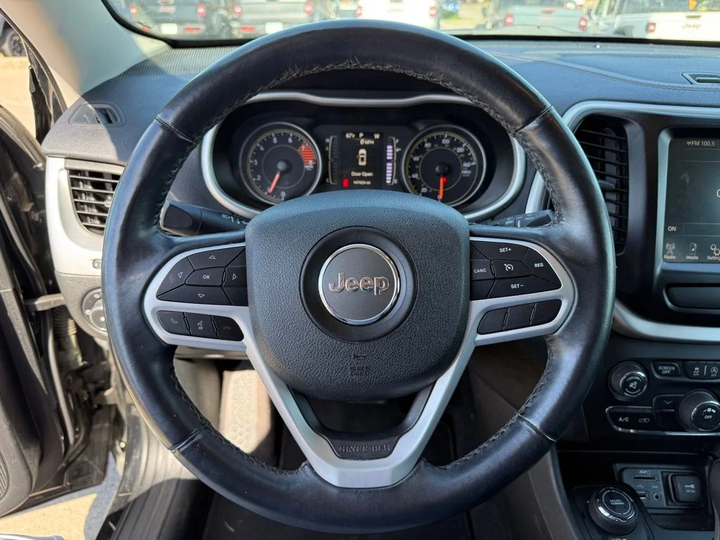 Used 2018 Black Jeep Latitude Plus image 14