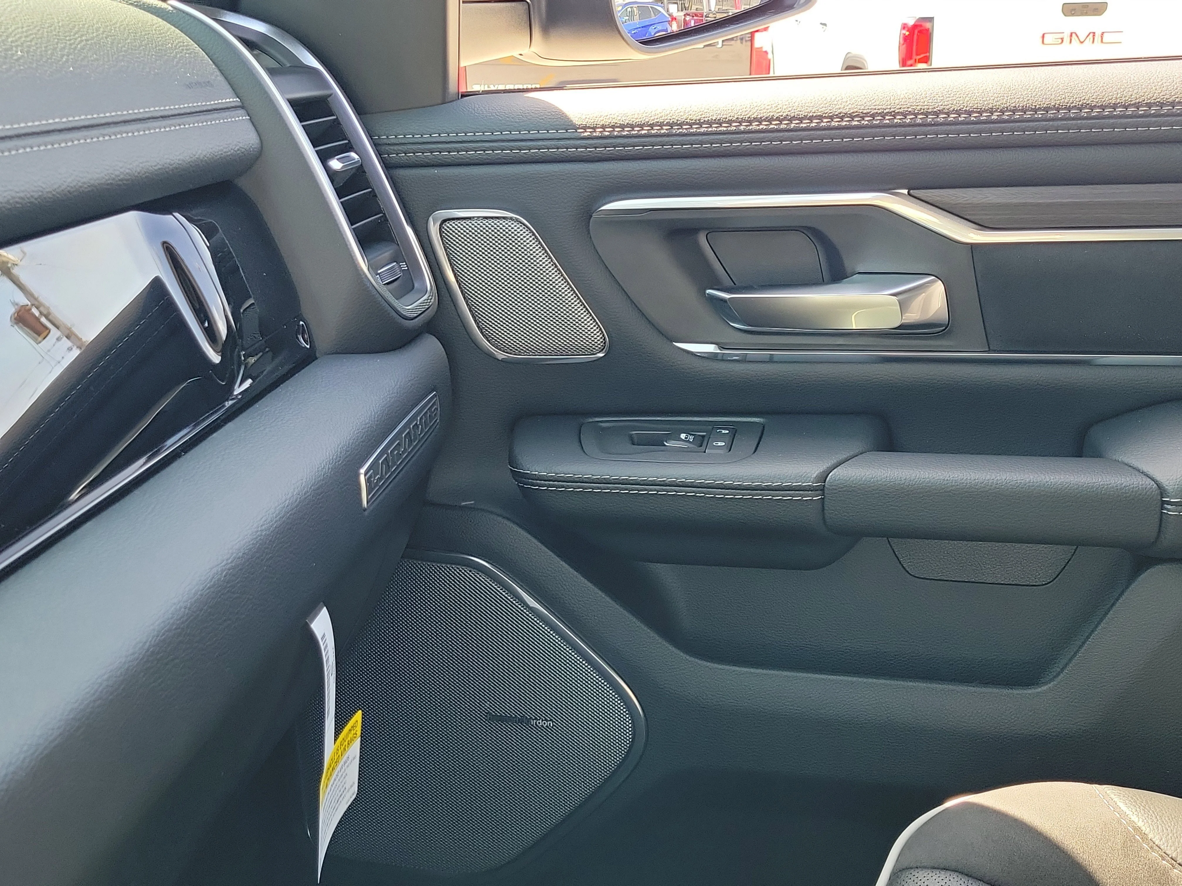 New 2026 Granite Crystal Metallic Clearcoat RAM Laramie image 22