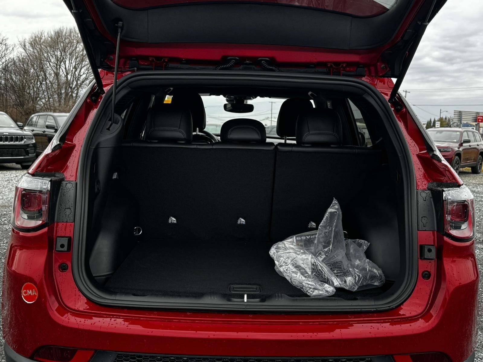 New 2026 Red Hot Pearlcoat Jeep Latitude Altitude image 19