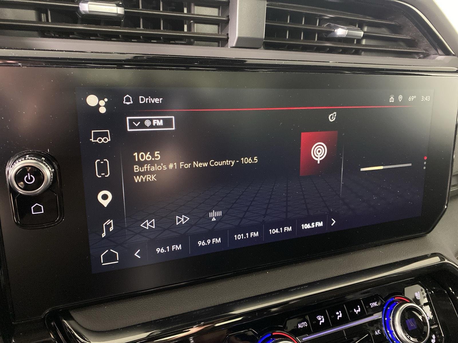 Used 2025 Summit White GMC AT4 image 18