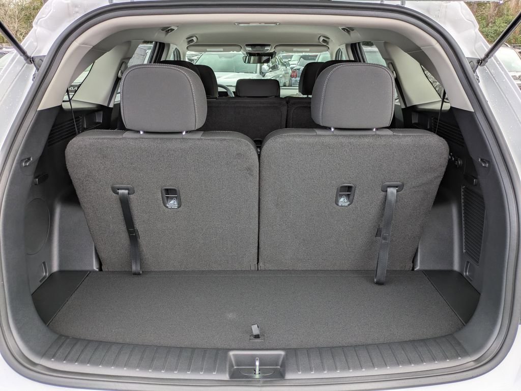 New 2026 Glacial White Pearl Kia LX image 12