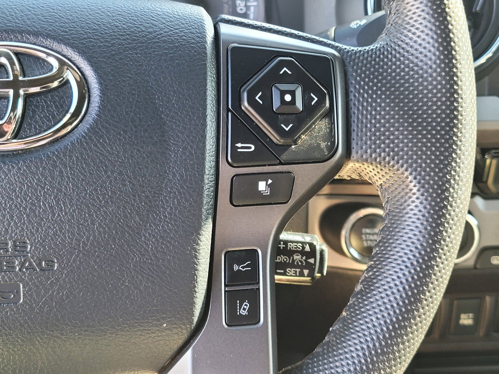Used 2018  Toyota  image 26