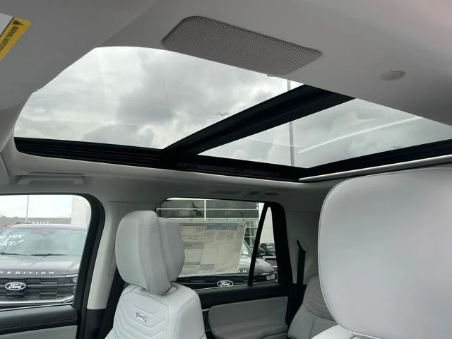 New 2026 Space Silver Metallic Ford MAX Platinum® image 38