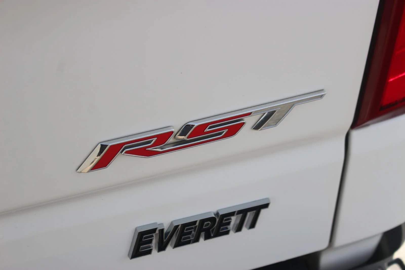 Used 2024 Summit White Chevrolet RST image 12