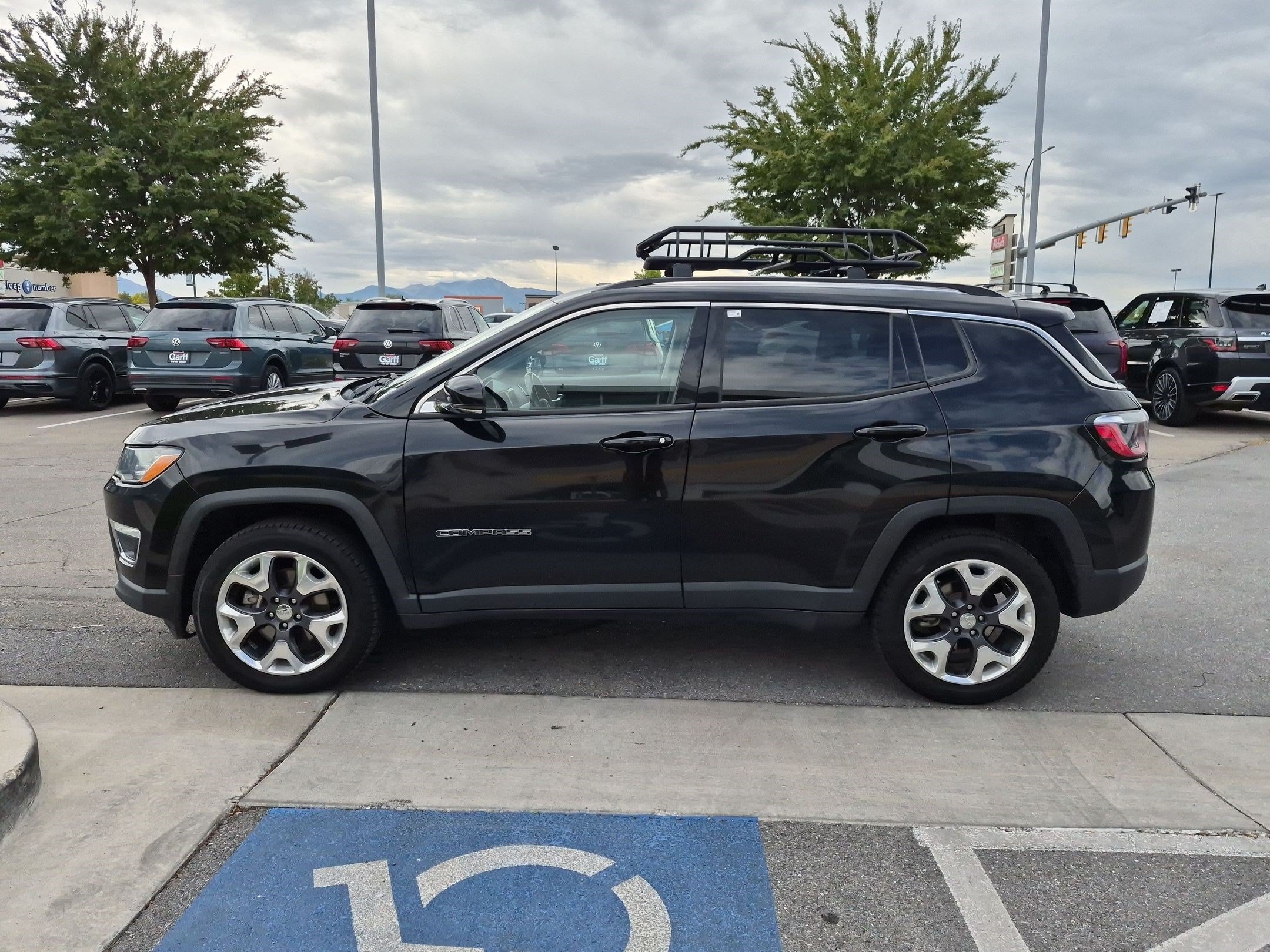 Used 2021 Diamond Black Crystal Pearlcoat Jeep Limited image 6