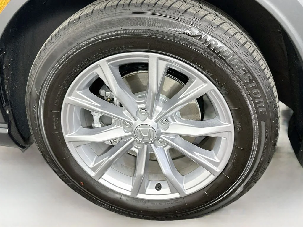 Used 2024 sparkle silver metallic Honda EX-L image 32
