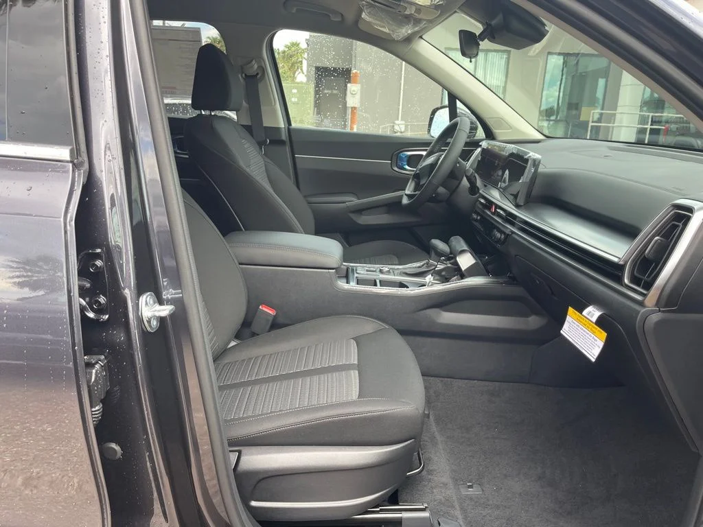 2026 Kia Sorento LX - Photo 15