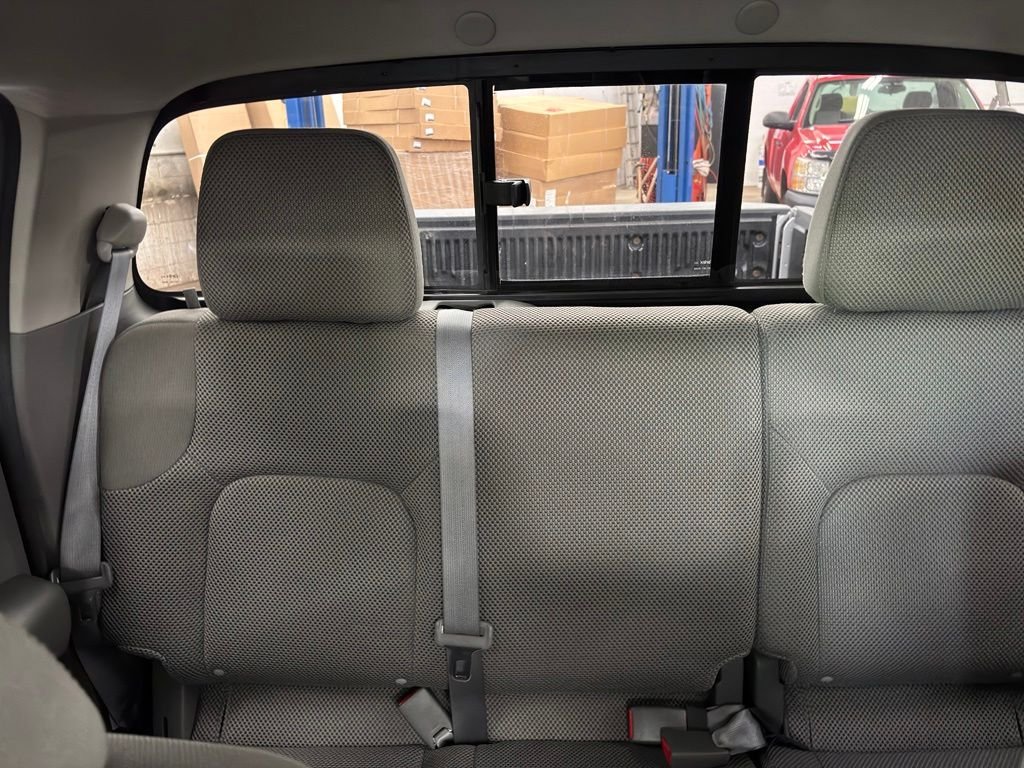 Used 2014 Silver Nissan SV image 27