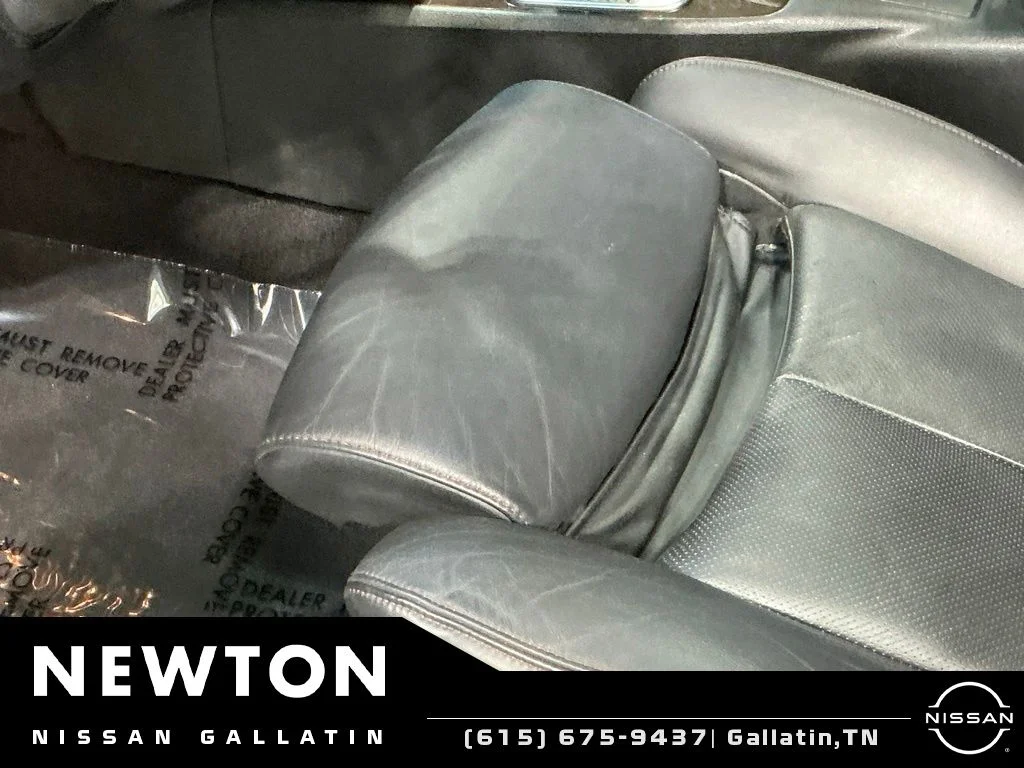 Used 2014 Super Black Nissan 3.5 SV image 16