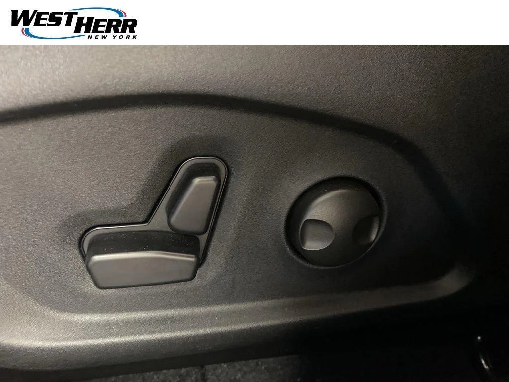 Used 2026 Hydro Blue Pearlcoat Jeep Limited Altitude image 17