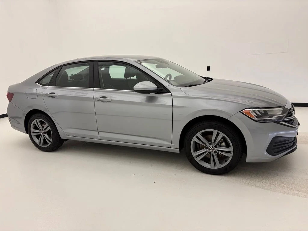 Used 2024 Silver Volkswagen 1.5T SE image 1