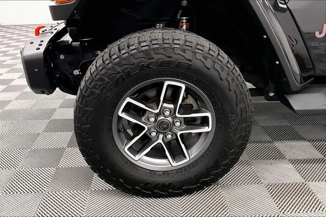 Used 2024 Black Clearcoat Jeep Mojave image 10