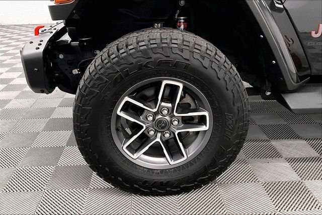 Used 2024 Black Clearcoat Jeep Mojave image 10