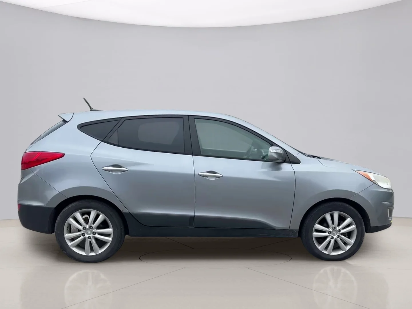 Used 2011 Silver Hyundai LIMITED image 7