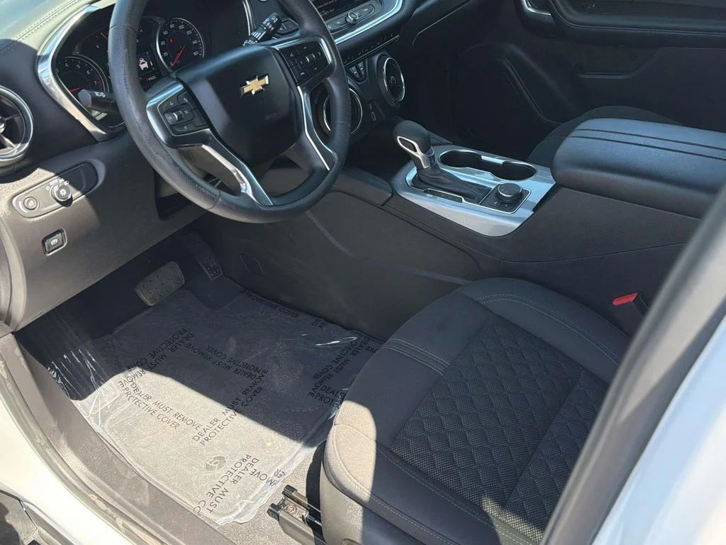 Used 2022 Summit White Chevrolet LT image 31
