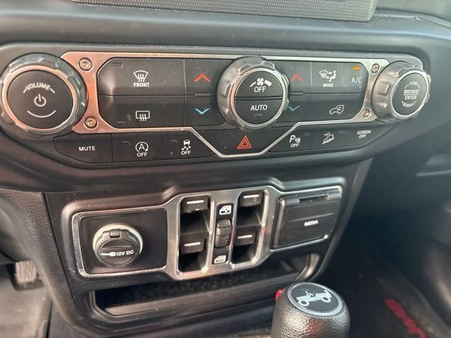Used 2019 Black Jeep Unlimited Sahara image 13