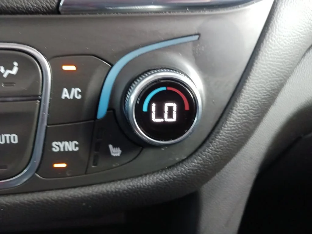 Used 2024 Summit White Chevrolet LT image 25