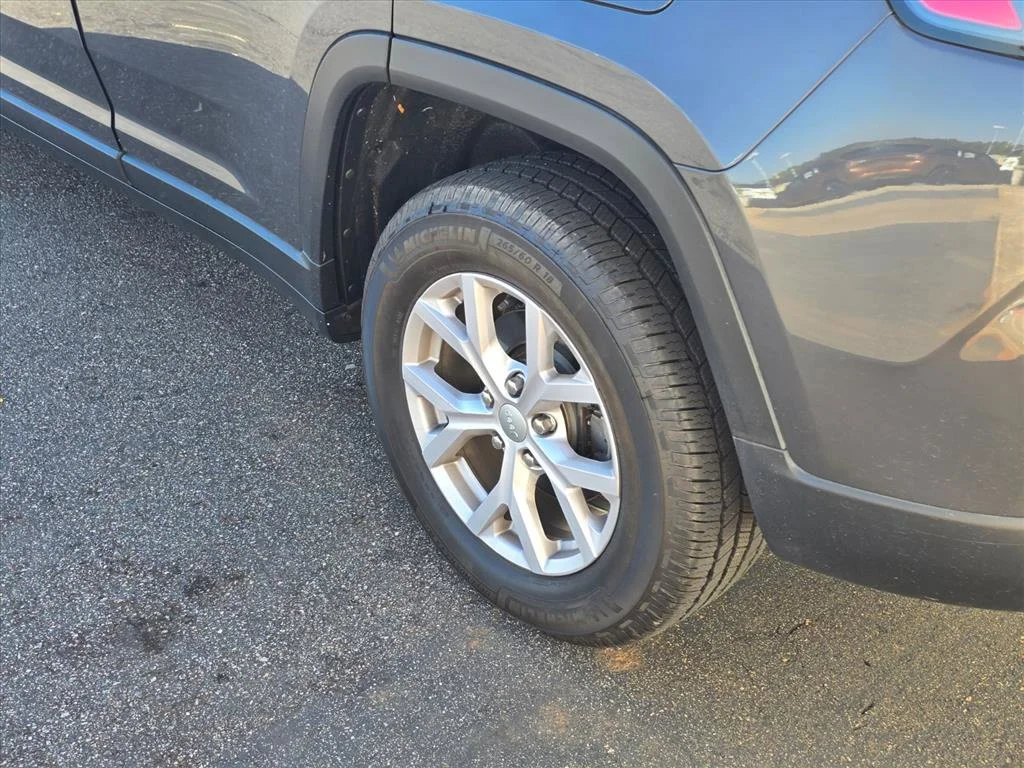 Used 2022 Gray Jeep Limited image 18