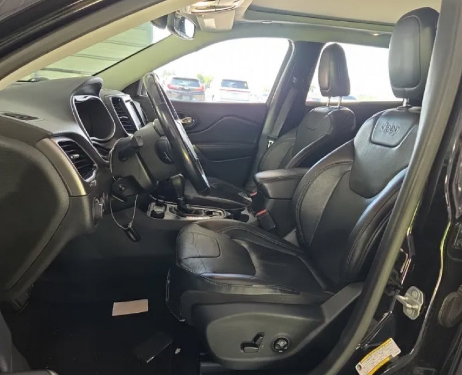 Used 2020 Diamond Black Crystal Pearlcoat Jeep Limited image 8