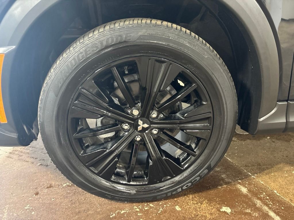 Used 2022 Black Mitsubishi LE image 9