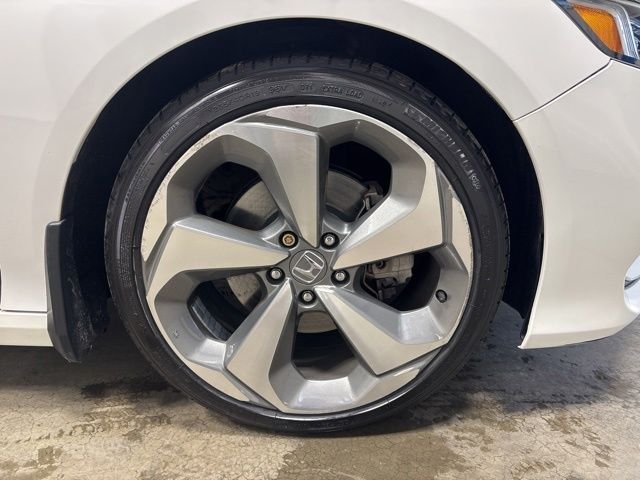 Used 2018 Platinum White Pearl Honda Touring 2.0T image 11