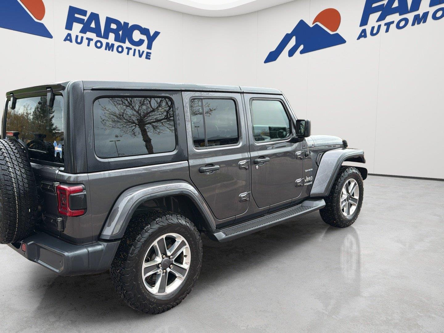 Used 2020 Granite Crystal Metallic Clearcoat Jeep Sahara image 4