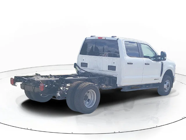 New 2027 Oxford White Ford XL 4WD CREW CAB image 5