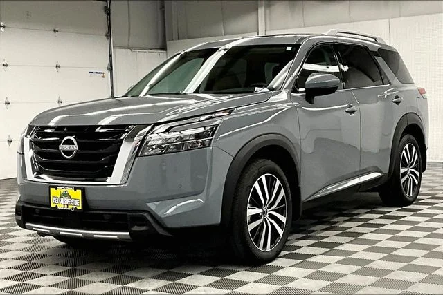 Used 2025 Boulder Gray Pearl Nissan Platinum image 12
