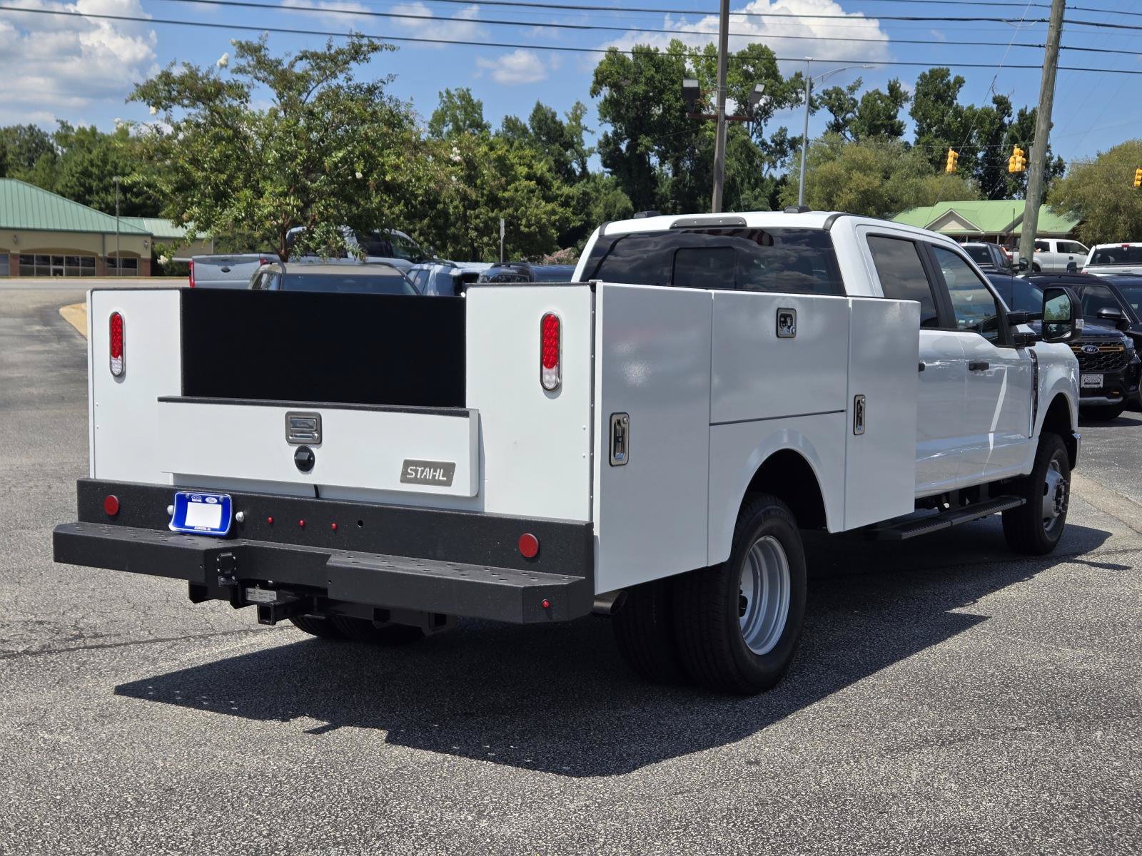 New 2026 Oxford White FORD F-350® XL image 8