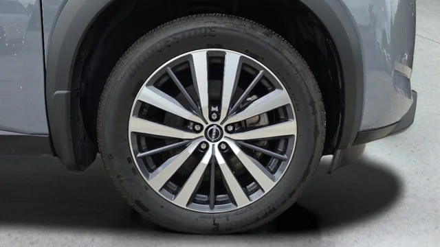 Used 2022 Boulder Gray Pearl Nissan Platinum image 12