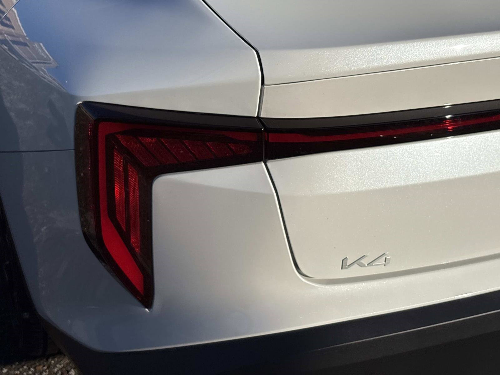 New 2025 Snow White Pearl Kia EX image 11