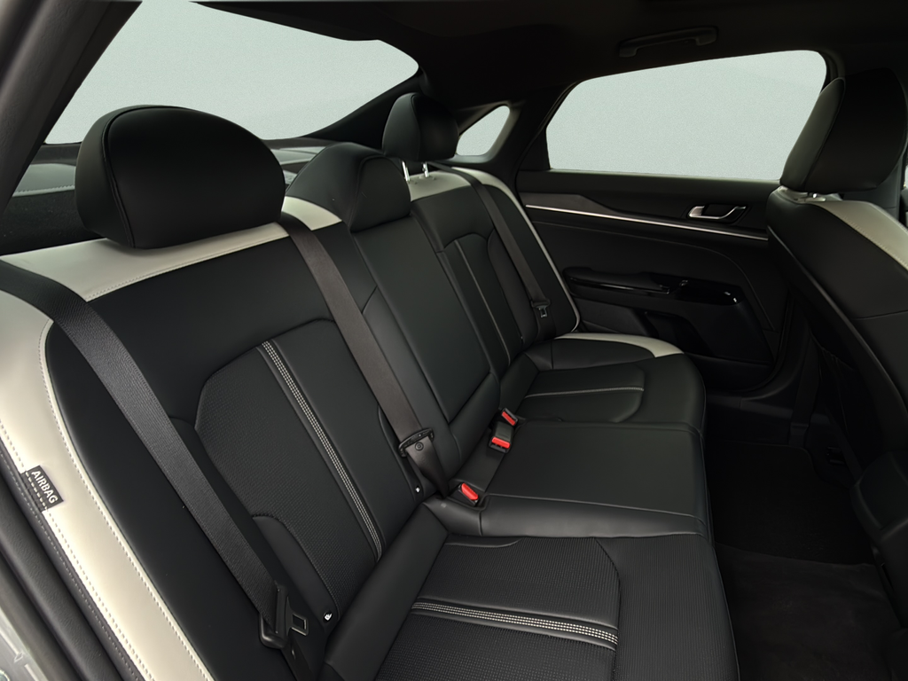 Used 2025 Wolf Gray Kia GT-Line image 22