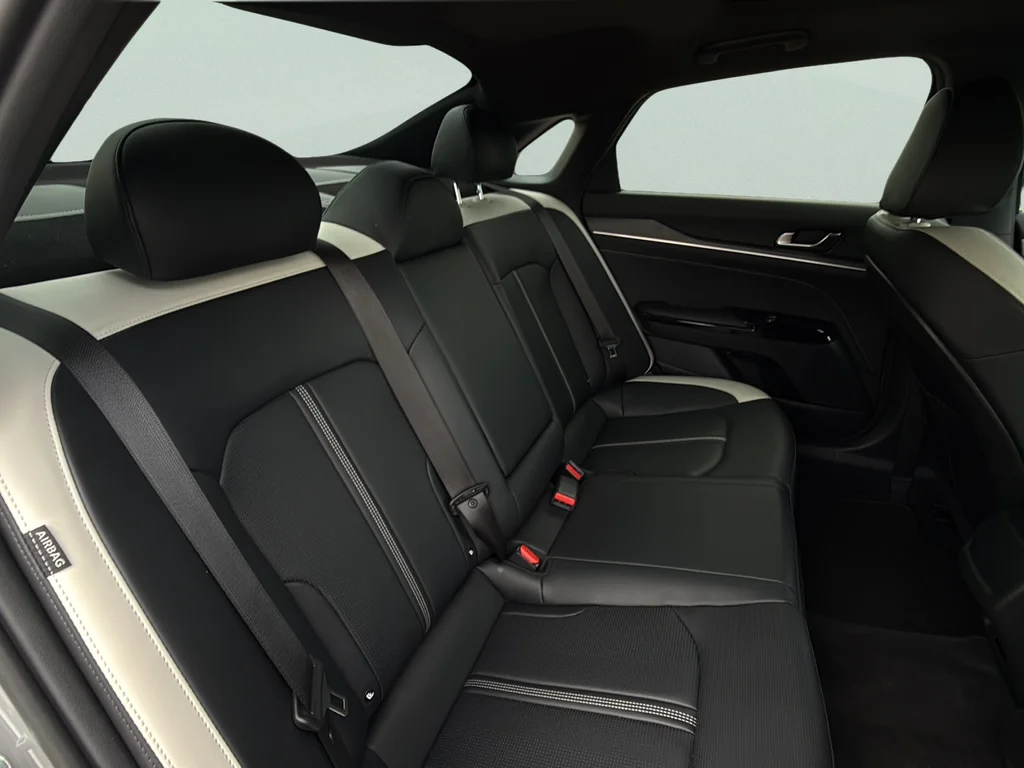Certified Used 2025 Wolf Gray Kia GT-Line image 22