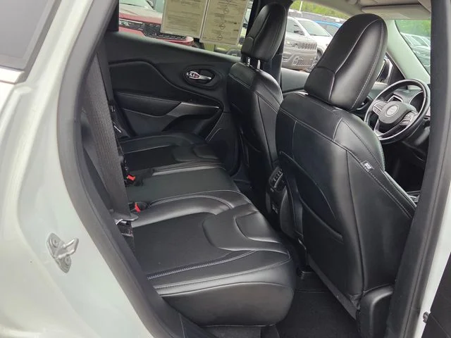 Used 2021 White Jeep Latitude Plus image 23