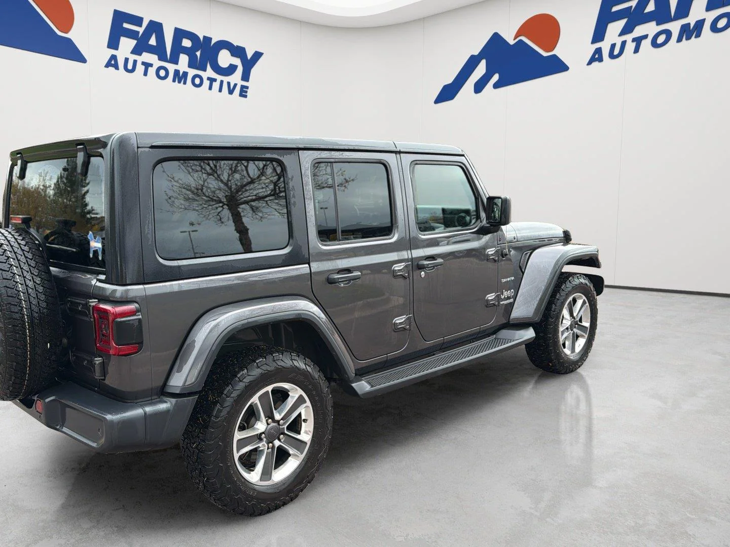 Used 2020 Granite Crystal Metallic Clearcoat Jeep Sahara image 4