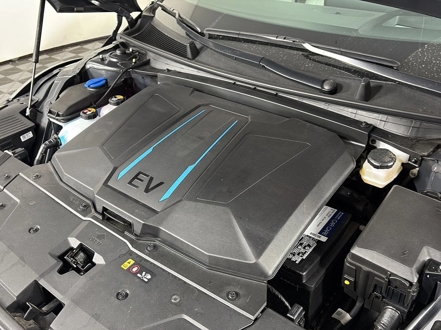 Used 2024 Abyss Black Hyundai Limited image 11